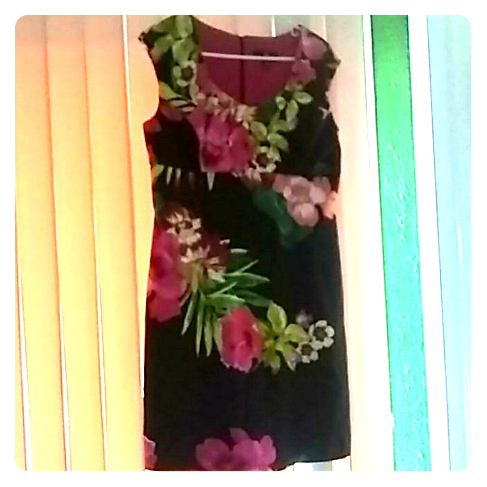 A RONNI NICOLE dress